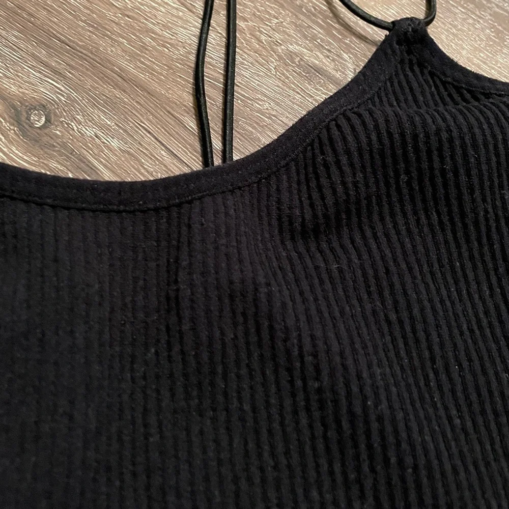 Cropped Ribbed Tank - Picture 2 of 3